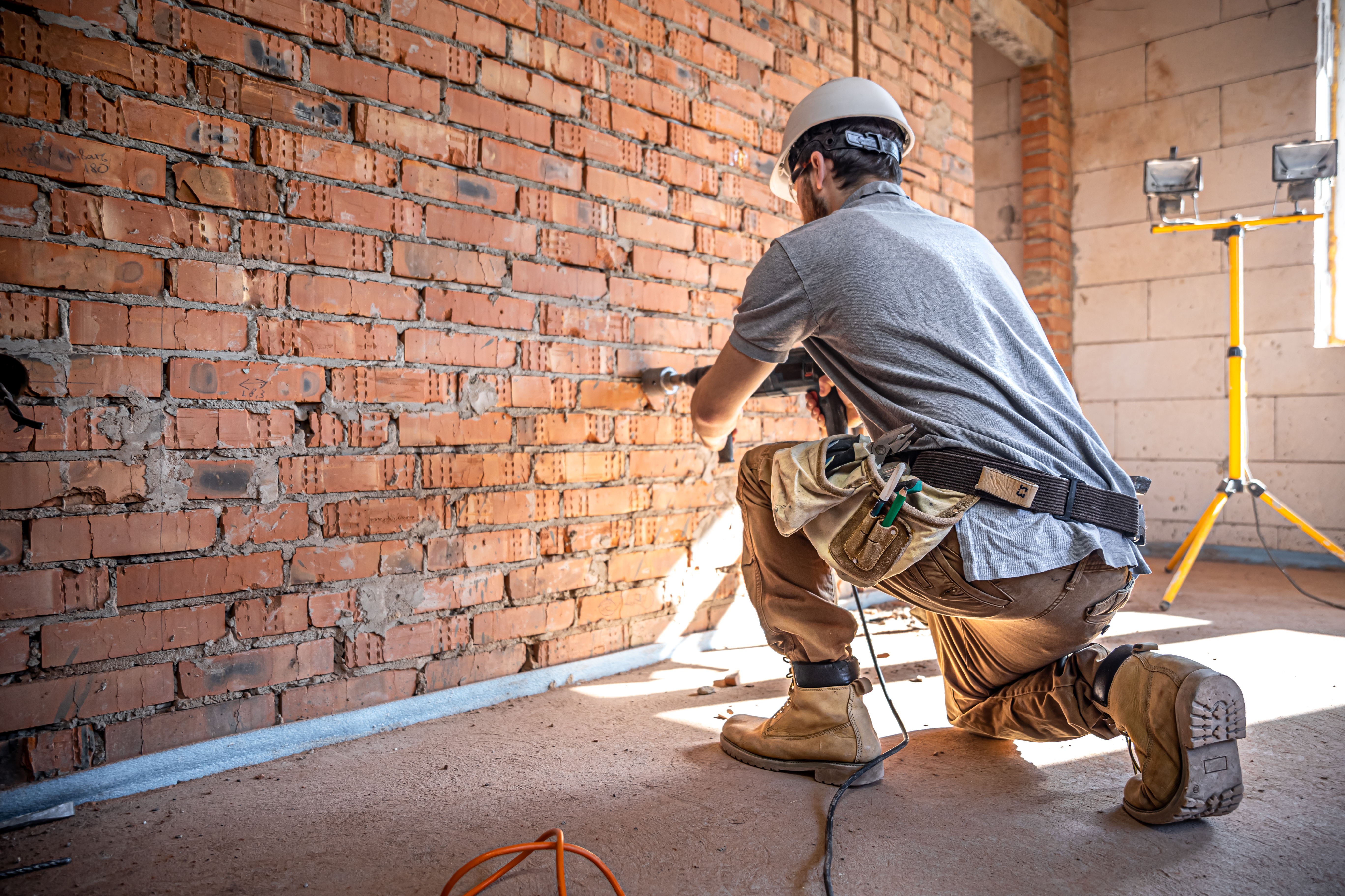 Trabajo profesional de reparación mostrando técnicas de restauración de calidad